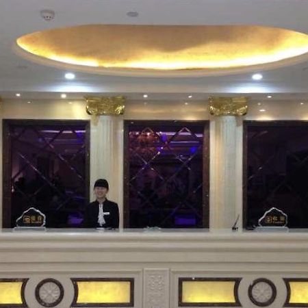 Moon&Bay Theme Hotel Xuchang Exteriör bild